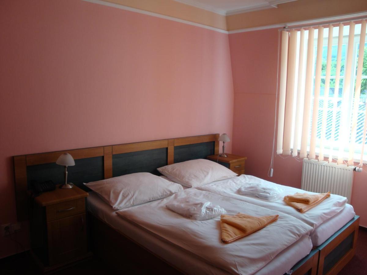 Lazne Evzenie Hotel Klášterec nad Ohří Стая снимка